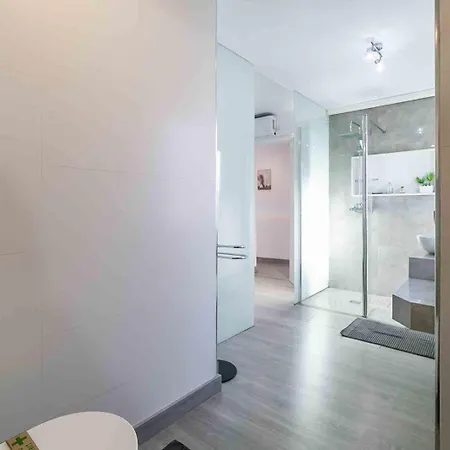 Center Apartment *