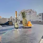 Center Apartment *
