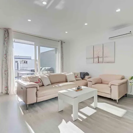 Center Apartment *